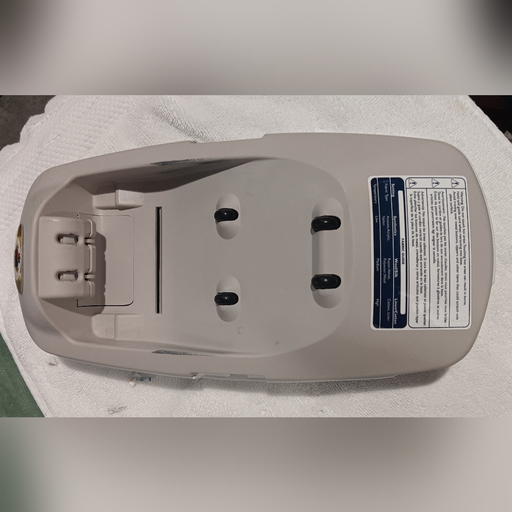 Maytag Cordless Steam Iron Cuff Press ML17500AAW 120 V 60HZ 1440W Tested Works - Picture 6 of 16